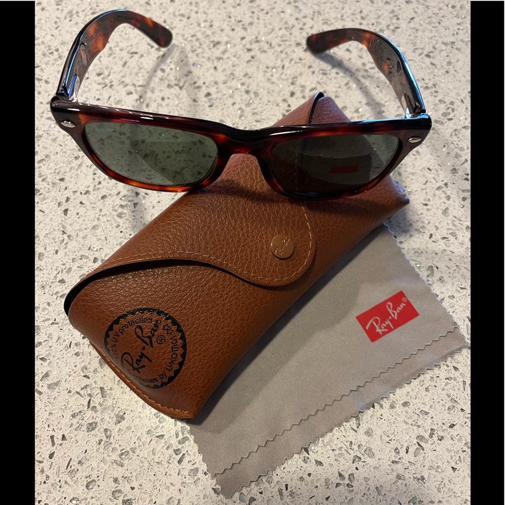 Ray-Ban Wayfarer Classic Sunglasses